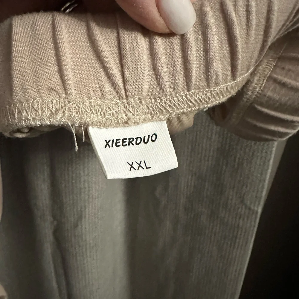 EUC, worn once.
Very trendy and comfortable.
For lounging or dress up w/jewelry - Picture 4 of 5